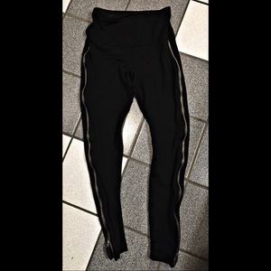 Lyssé Exposed Zipper Tummy Tuck Leggings